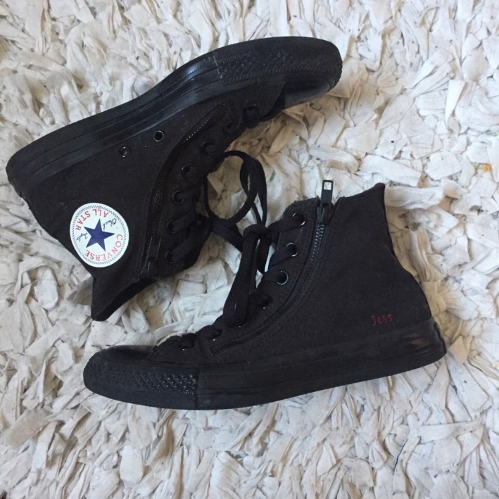 Black zipper converse jess