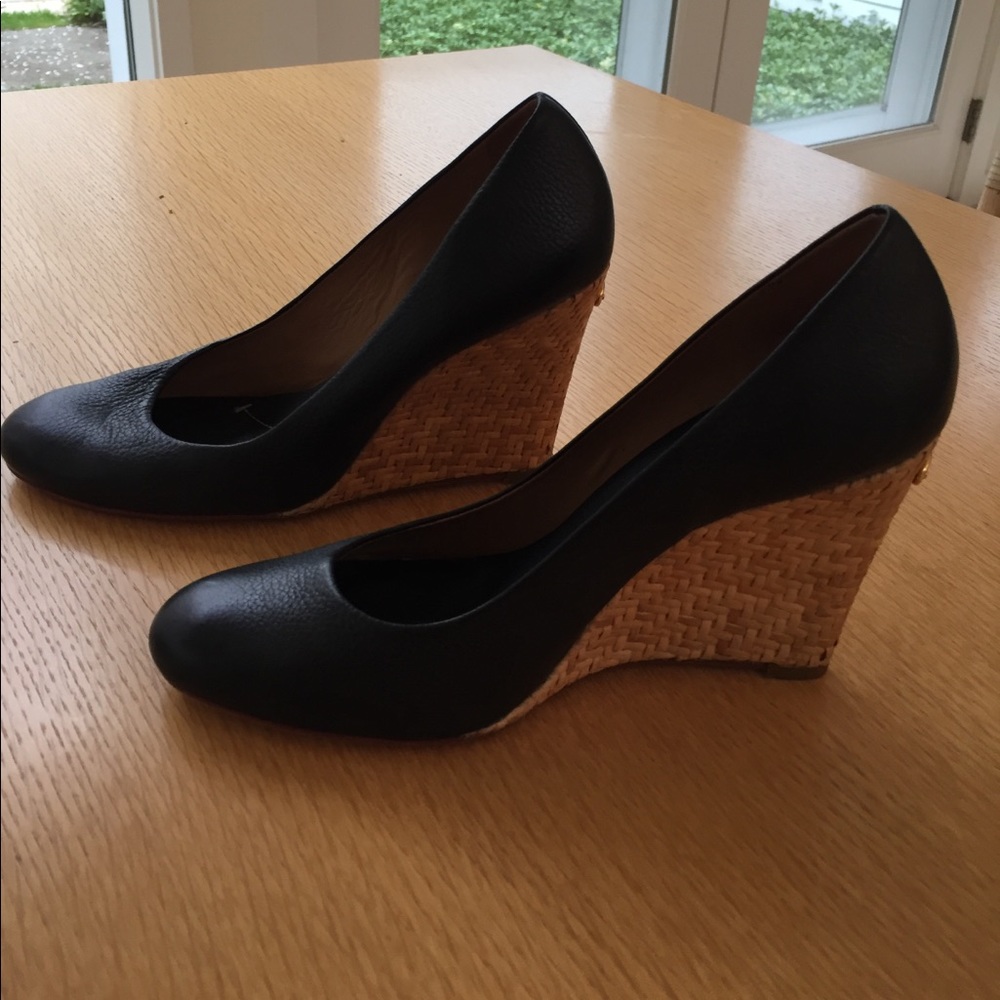 BCBGMAXAZRIA. Black leather platform shoes