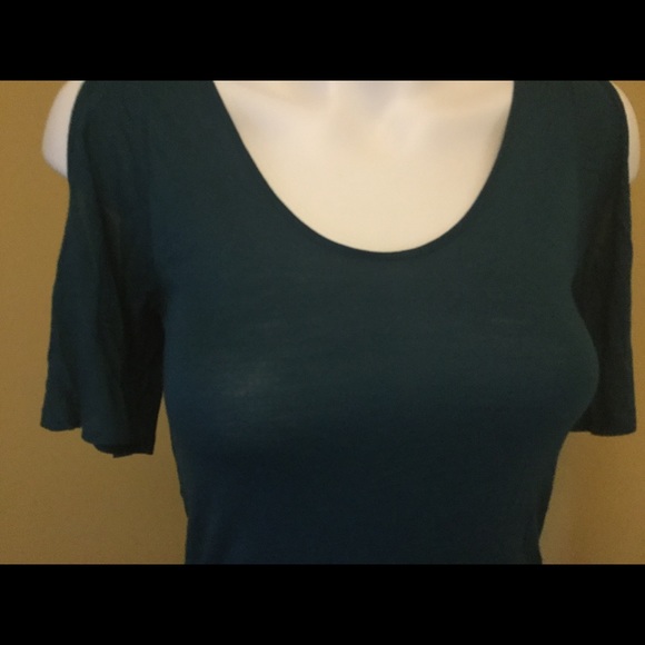 SOLD 💰SALE💰Open Shoulder High Low Top - Picture 2 of 5