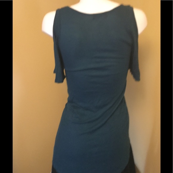 SOLD 💰SALE💰Open Shoulder High Low Top - Picture 4 of 5