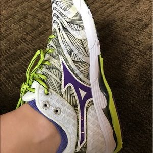 Mizuno Running Shoes Size 7.5