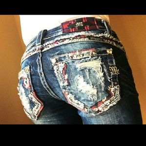 IN SEARCH OF THESR JEANS!!