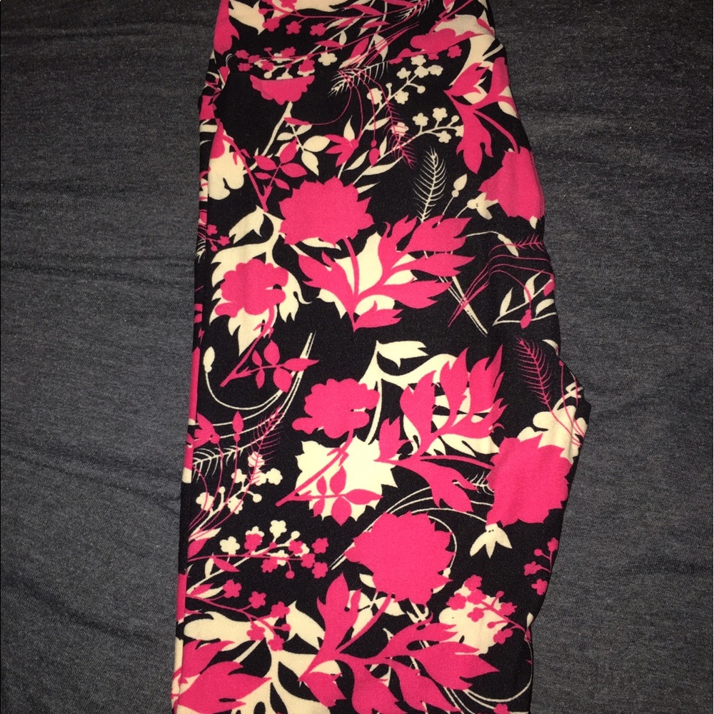 Pink flowers LulaRoe OS