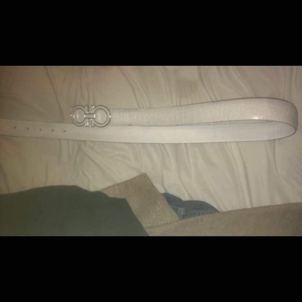 Clothes - Picture 2 of 4