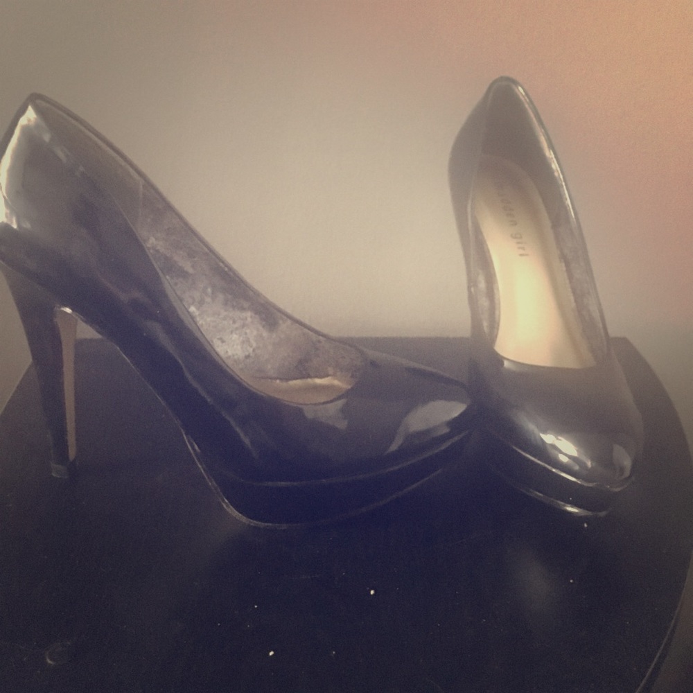 Madden by Steve Madden Black Patent Pumps