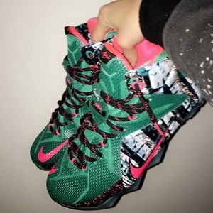 Lebron 12 Christmas
