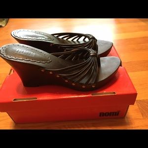 Nomi KISS-JY Black Sandals Size 7.0 M