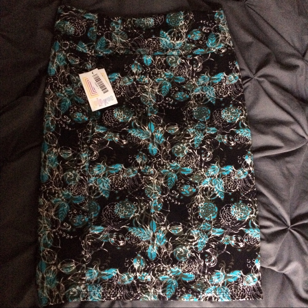 LuLaRoe Cassie Skirt 💙