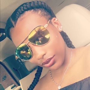 Meet your Posher, Kayla