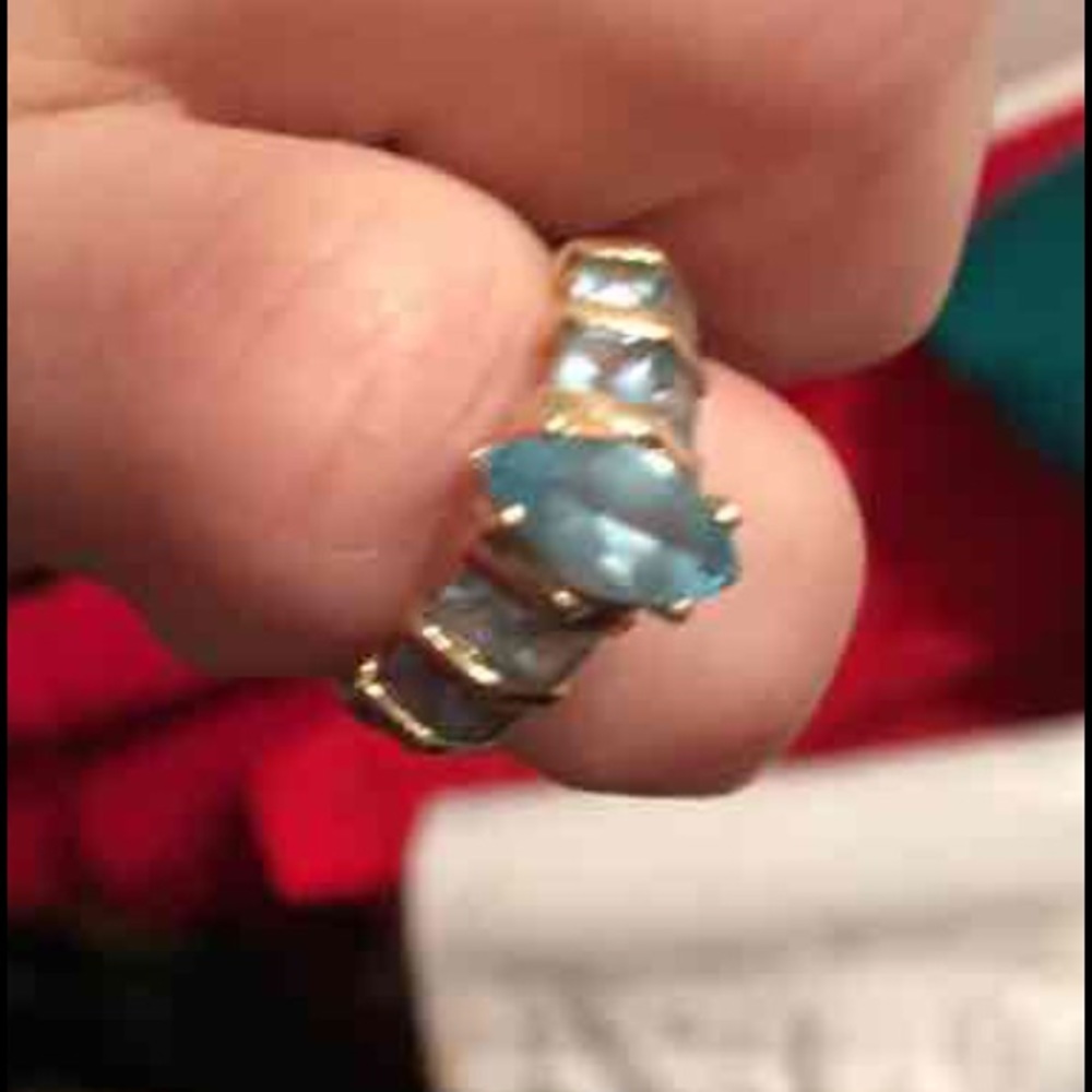 10k gold and blue sapphire ring