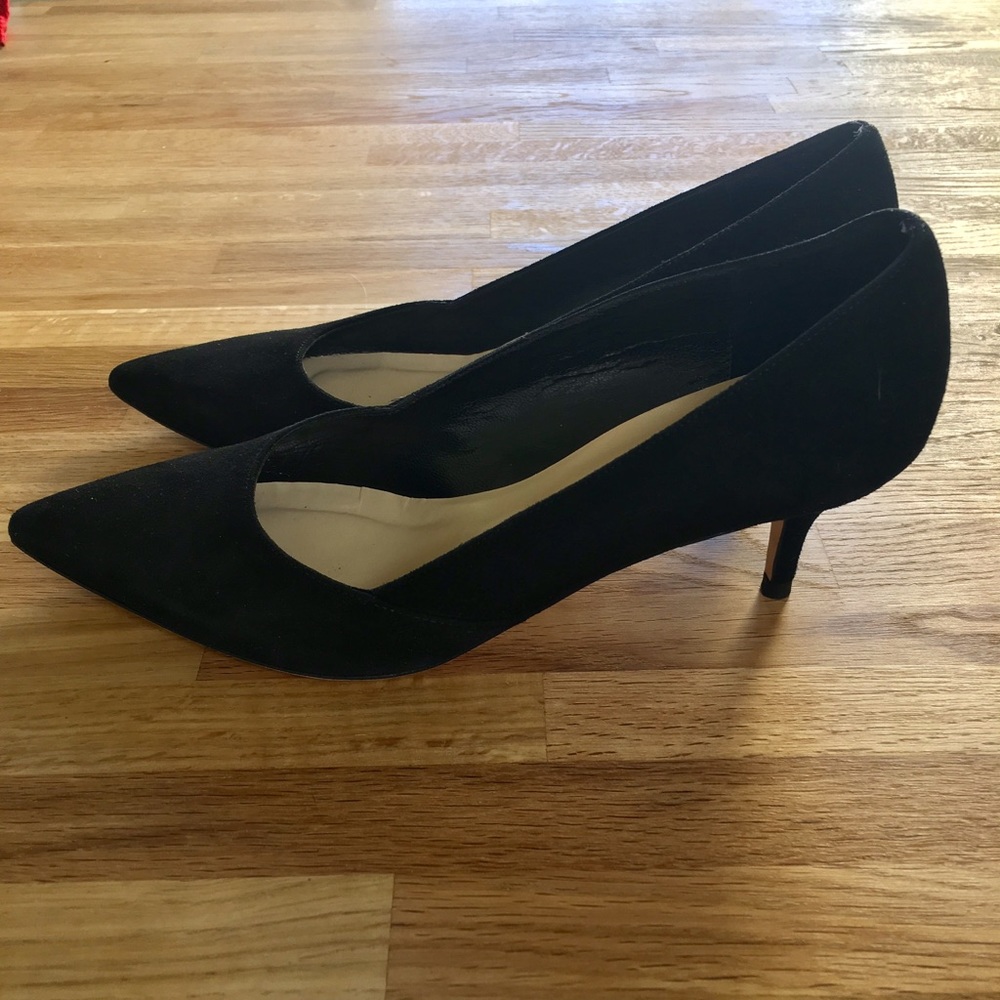 SAKS FIFTH AVENUE BLACK SUEDE PUMPS - Size 6.5