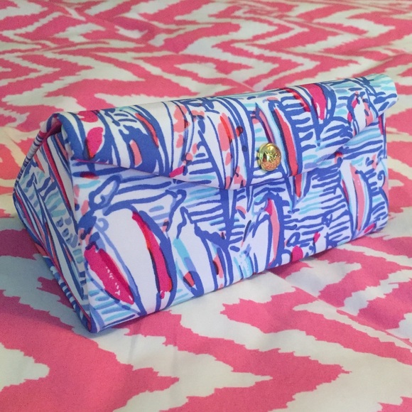 Lilly Pulitzer Accessories - NWOT Lilly Pulitzer Red Right Return Sunglass Case