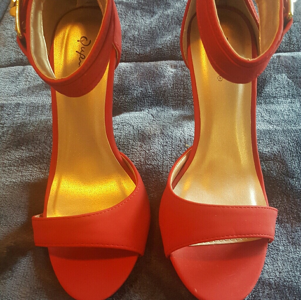 Dark red grammy heels