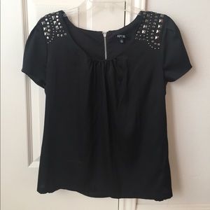 ✨FINAL 🔽✨ Studded shoulder blouse