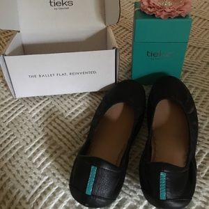 Classic black ballet flats