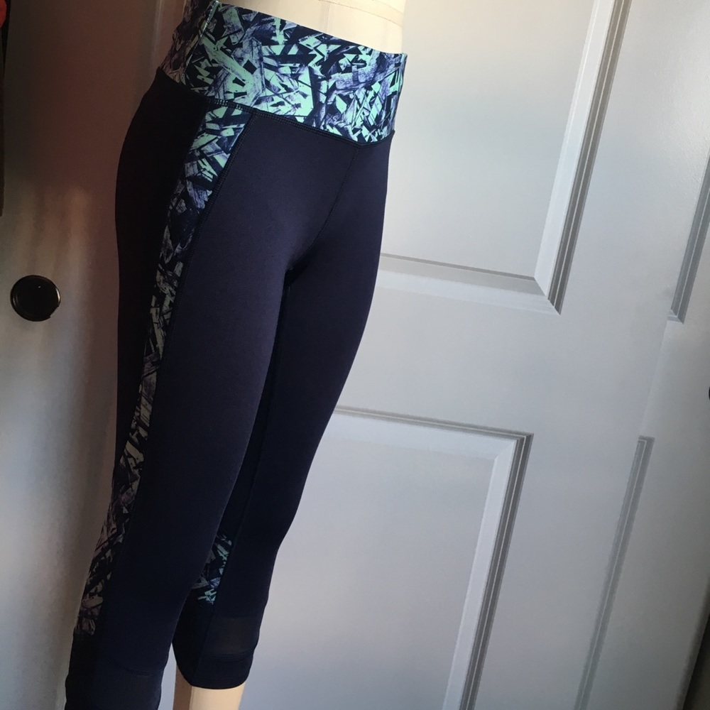 Capri yoga pants navy