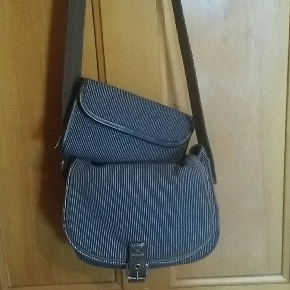 Thirty-one handbag & matching wallet.