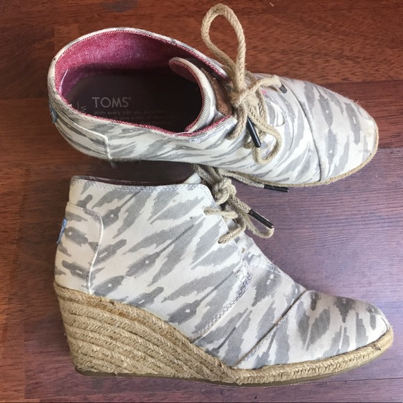 TOMS Shoes - 🎉WEEKEND SALE🎉 TOMS Ikat Wedge Espadrilles