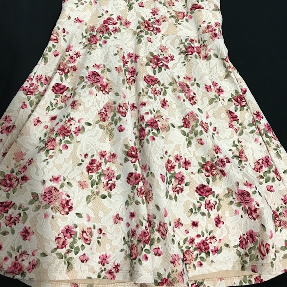 Heart and Soul Floral Dress - Picture 2 of 6