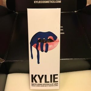 Kylie lip kit - freedom limited edition sold out