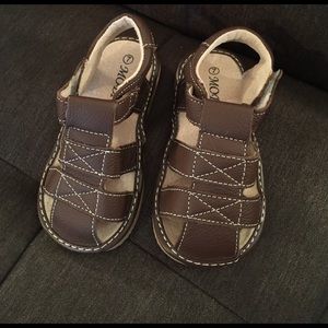 NWT brown boys sandals size 7