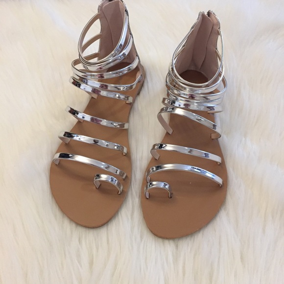 •LAST 1• Melrose Metallic Silver Toe Ring Sandals - Picture 3 of 8