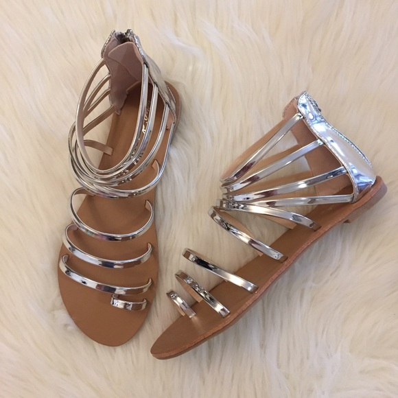 •LAST 1• Melrose Metallic Silver Toe Ring Sandals - Picture 5 of 8