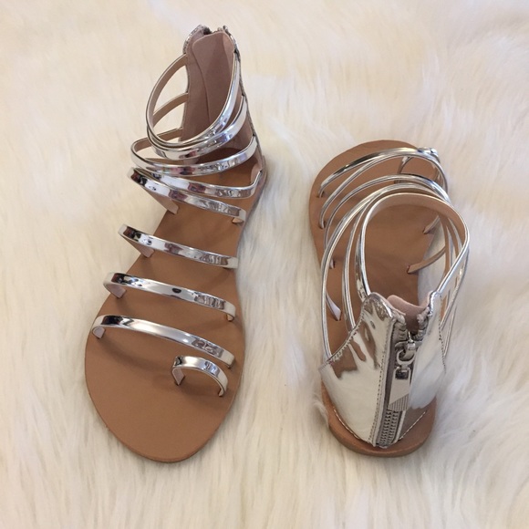 •LAST 1• Melrose Metallic Silver Toe Ring Sandals - Picture 8 of 8