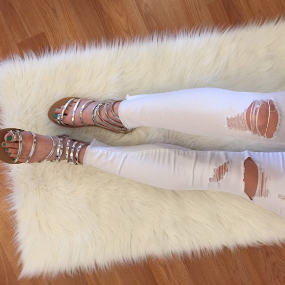 •LAST 1• Melrose Metallic Silver Toe Ring Sandals - Picture 4 of 8