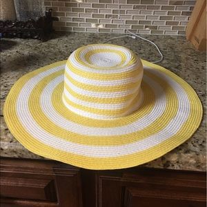 What's and yellow sun hat