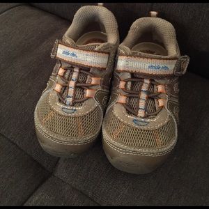 Stride Rite size 6W brown sneakers