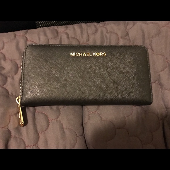 Michael Kors Jet Set Continental Wallet - Picture 2 of 5