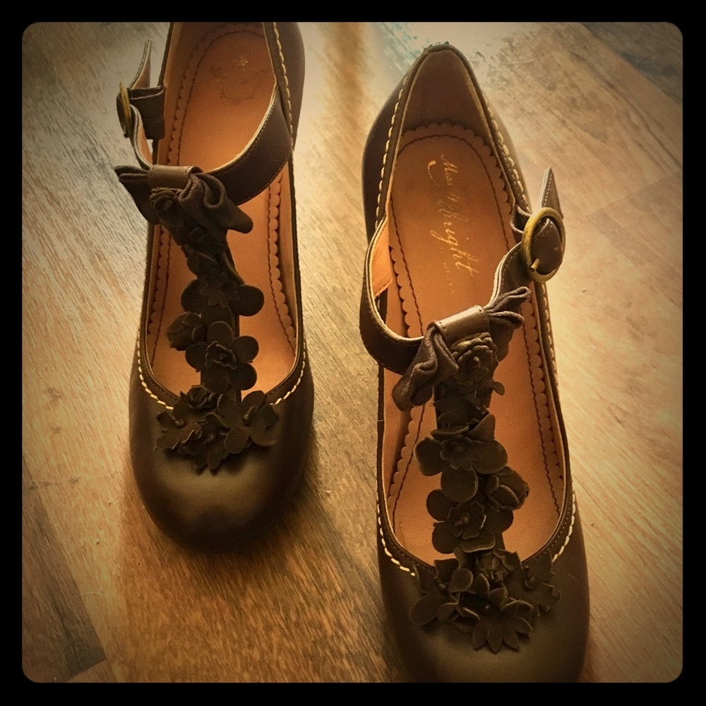 Miss Albright Vintage Pumps