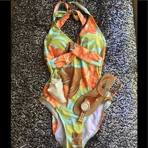 Swimsuit size 8 fits 6 i🌊💥⬇️