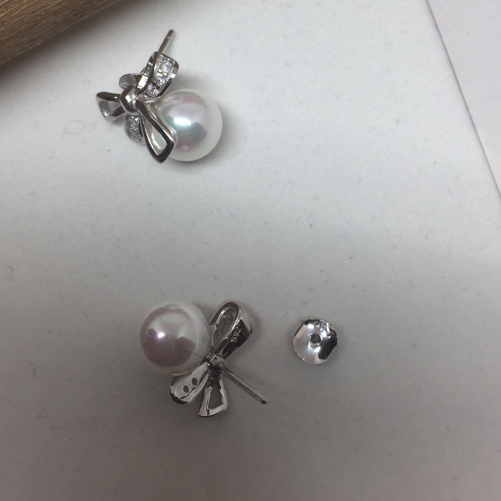 Sterling Silver Pearl Stud Earring - Picture 5 of 8
