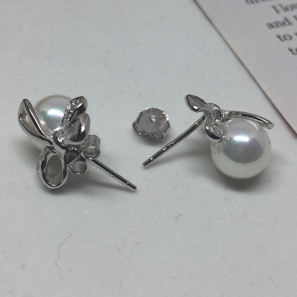Sterling Silver Pearl Stud Earring - Picture 6 of 8