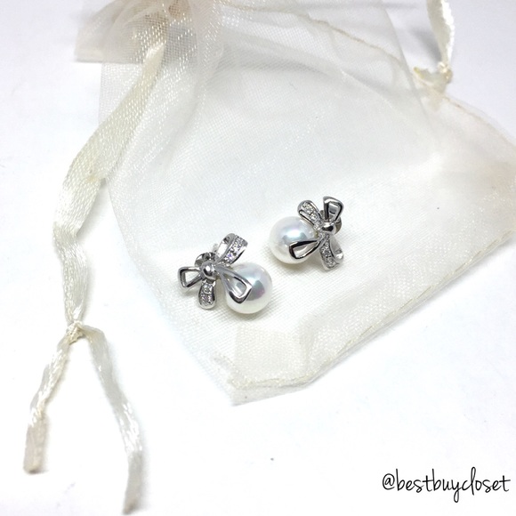 Sterling Silver Pearl Stud Earring - Picture 2 of 8