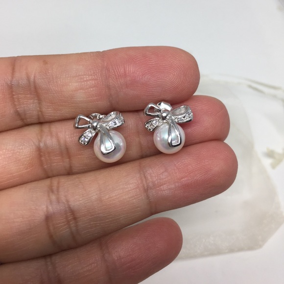 Sterling Silver Pearl Stud Earring - Picture 4 of 8