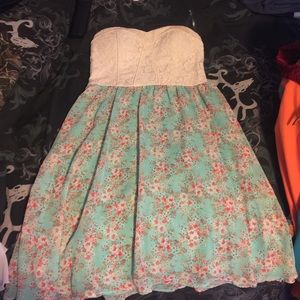 Not tight on bottom. Pretty comfortable