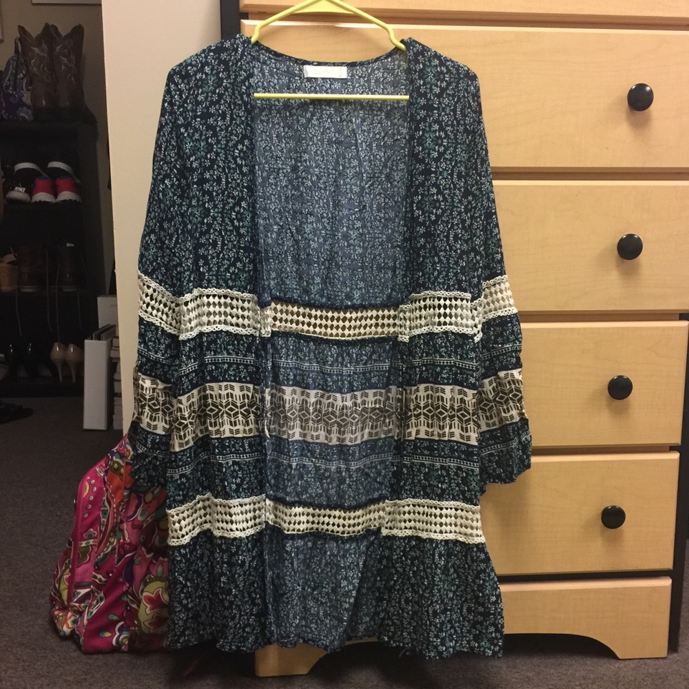 Light-weight cardigan