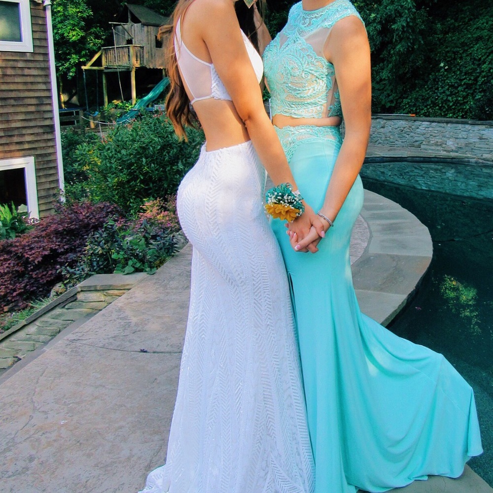 Faviana white prom dress!