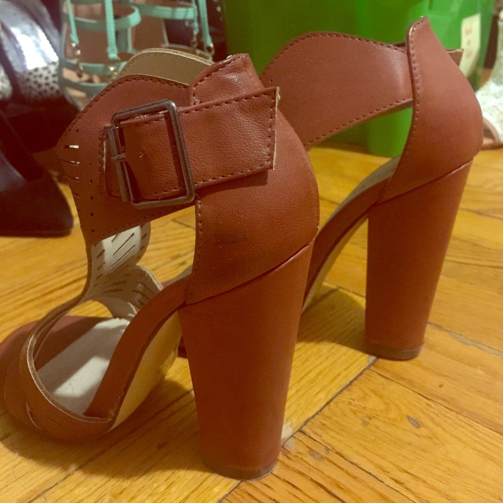 CHUNKY HEEL SANDALS