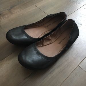 Ballet flats with X detail