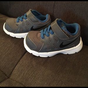 Brand new!!! Nike sneakers size 5 gray blue