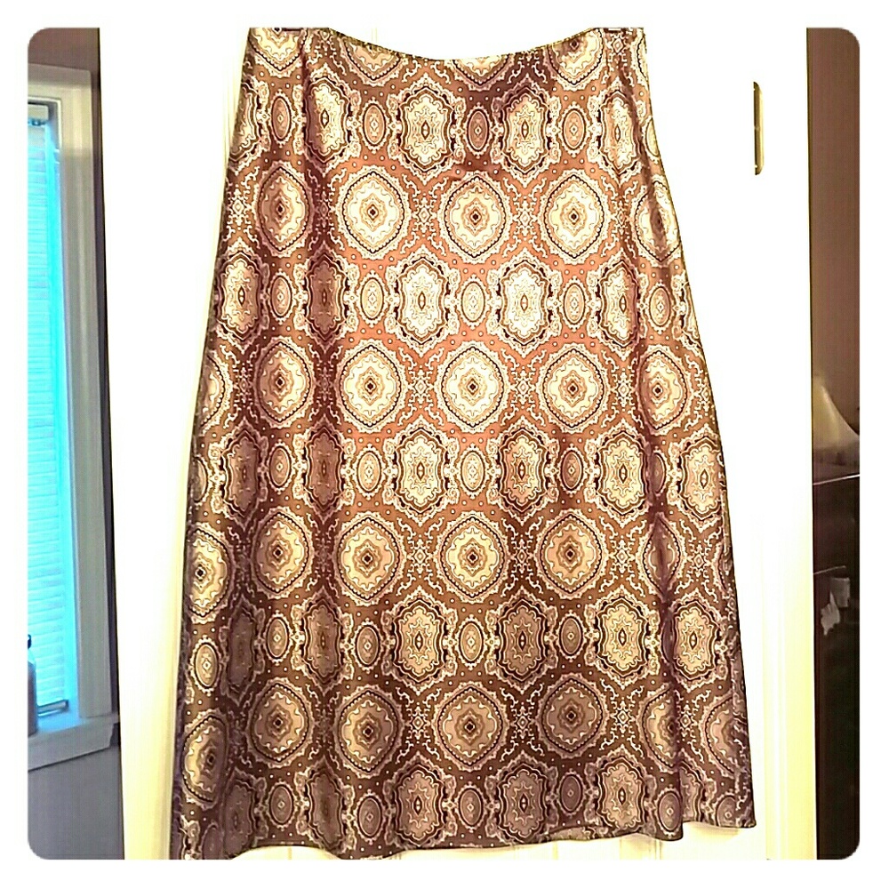 Cute Skirt Needs a New Owner!!