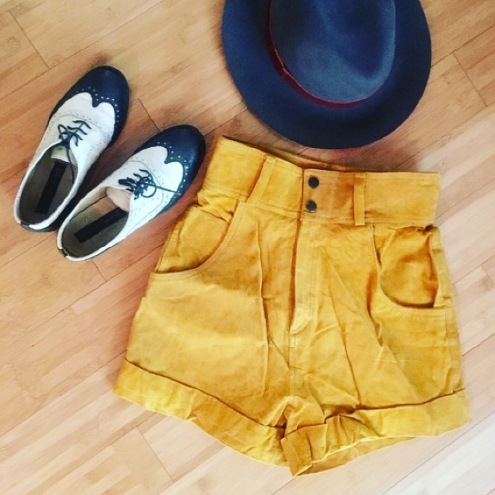 Vintage mustard high-waisted suede shorts