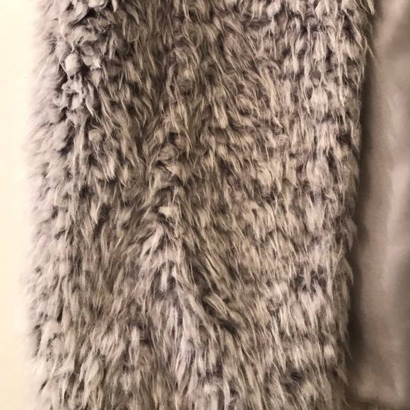 Design Lab gray fur vest - Picture 5 of 6