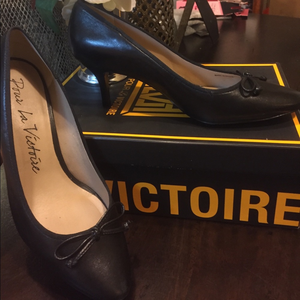 Pour La Victoire • Black Kitten Heels, 7.5