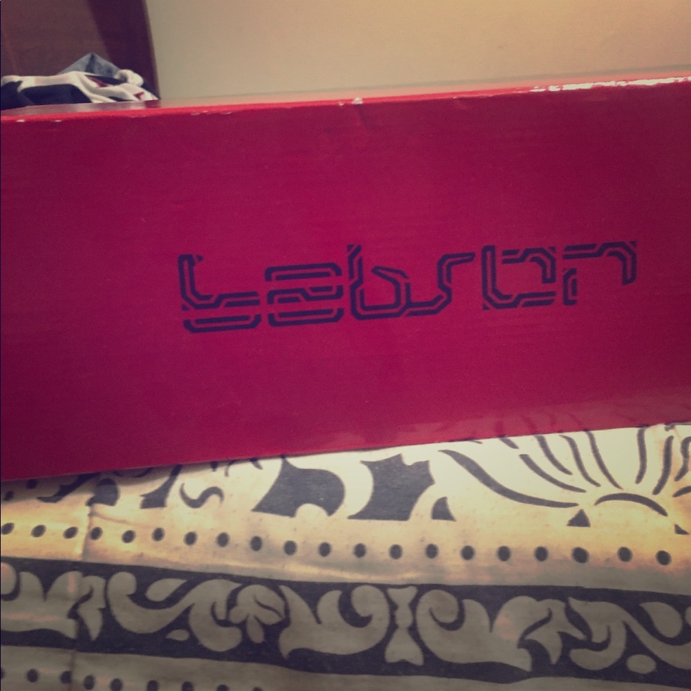 Lebron XI Premium