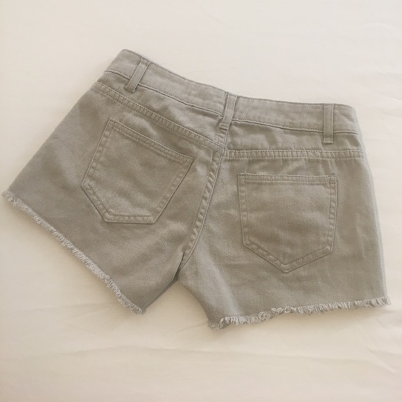 Romeo & Juliet Couture Shorts - Picture 2 of 5